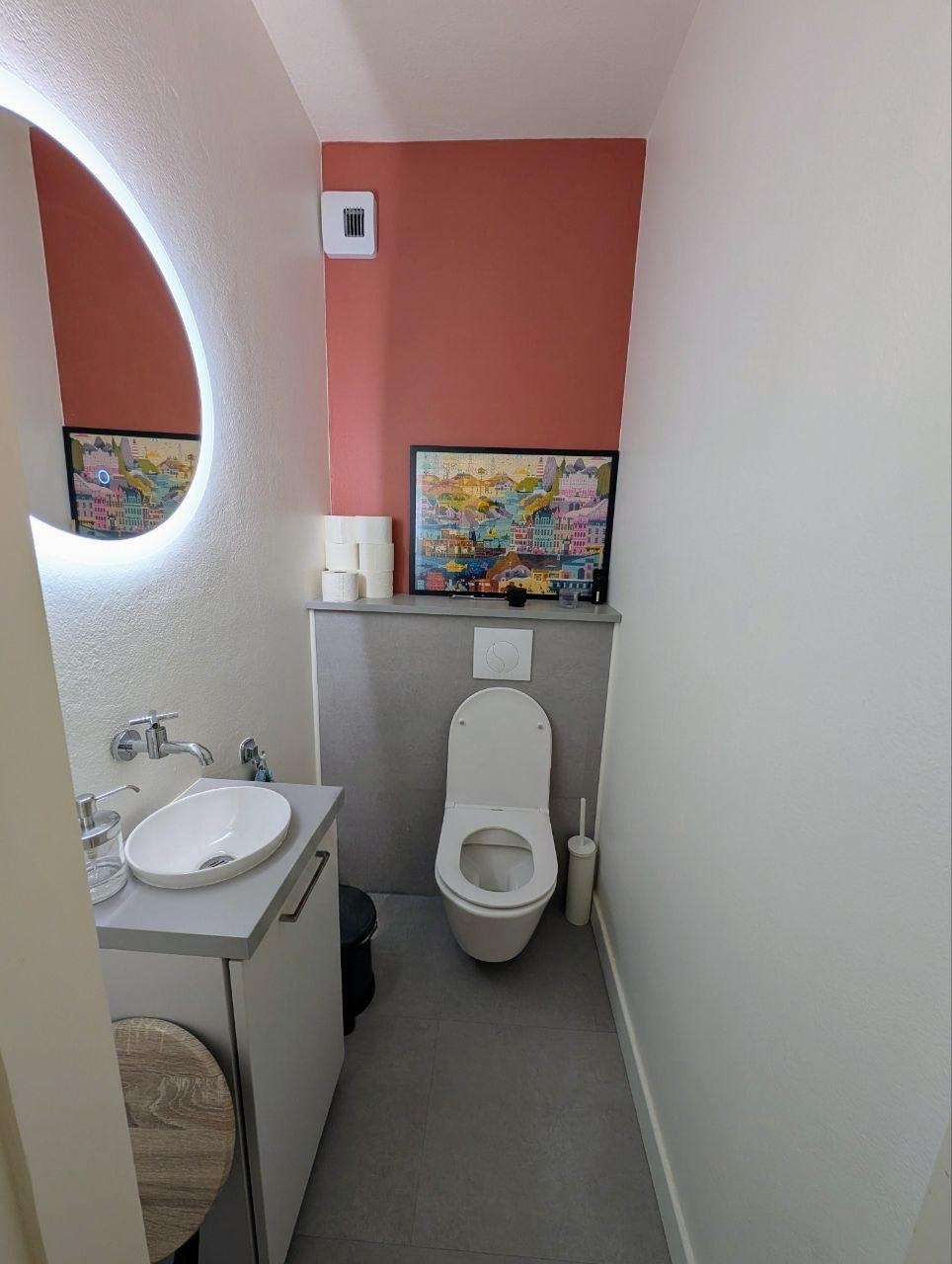 WC séparés avec lave-mains
